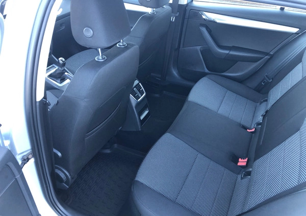 Skoda Octavia cena 36500 przebieg: 233600, rok produkcji 2015 z Koszalin małe 277